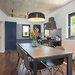 Leonardo By וילה