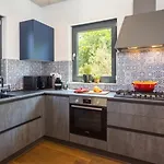 Leonardo By فيلة