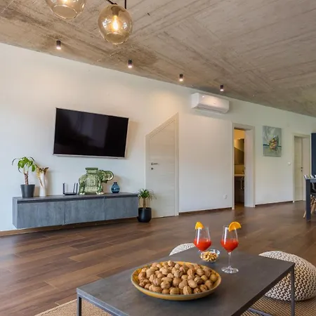 Leonardo By * 波雷奇